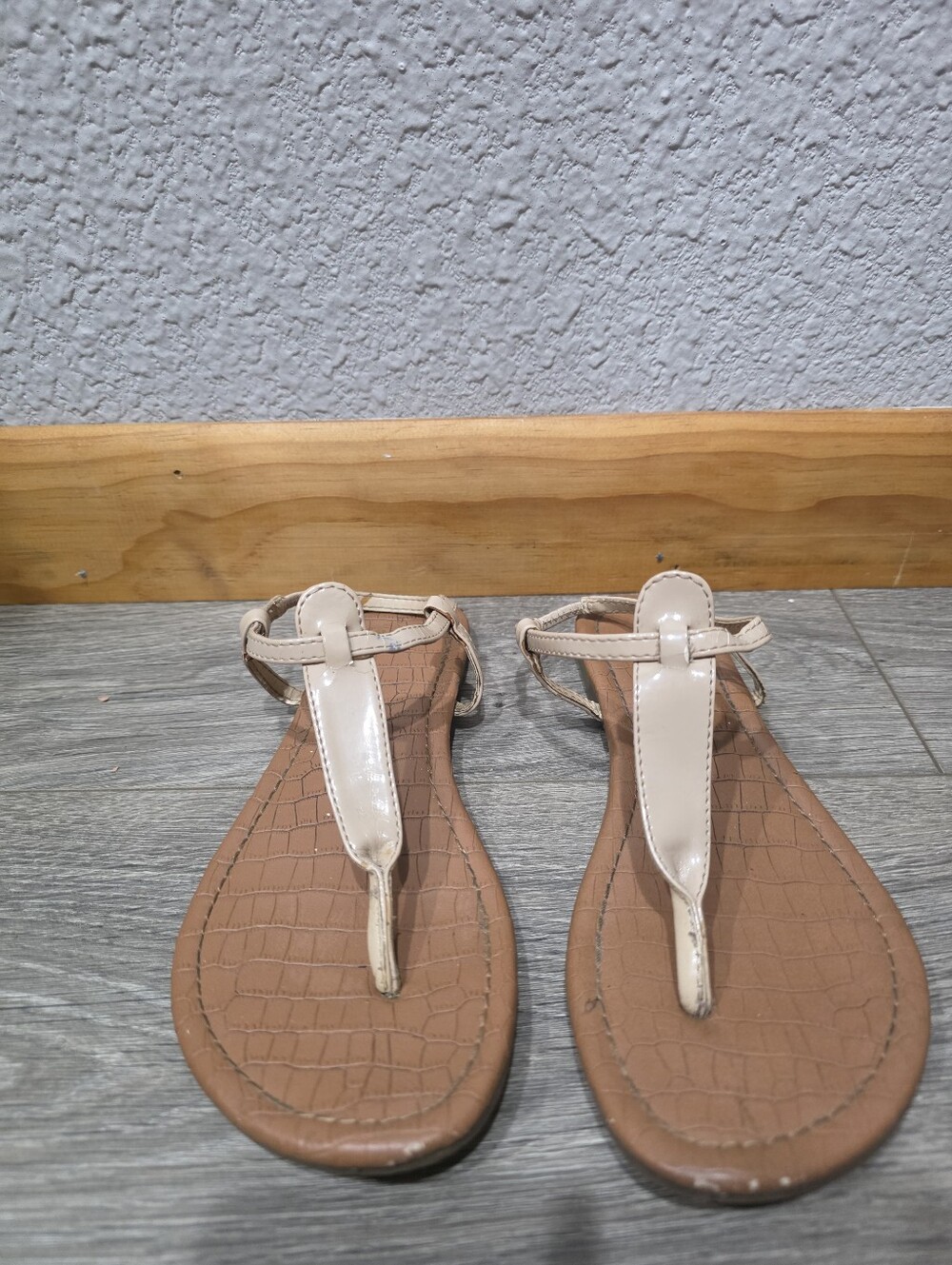 Faded Glory Beige Patent T‑Strap Sandals